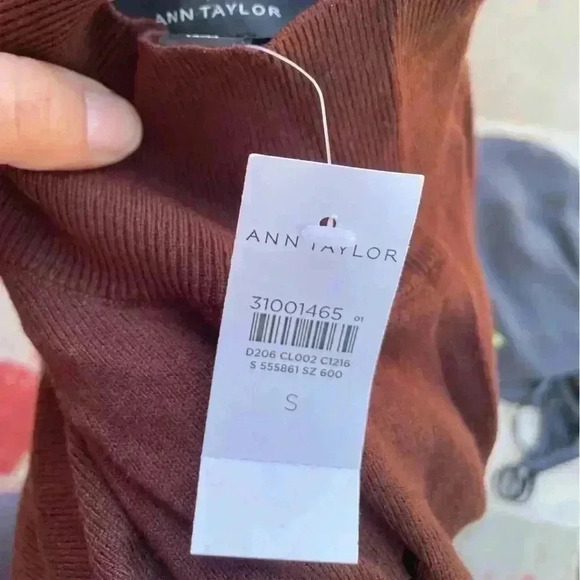 Ann Taylor NWT Woman Size M brown Sleeveless Viscose blend Turtle neck sz S - Picture 3 of 6